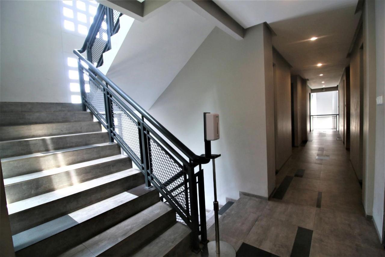 Bale Resident Hostel Jakarta Exterior photo